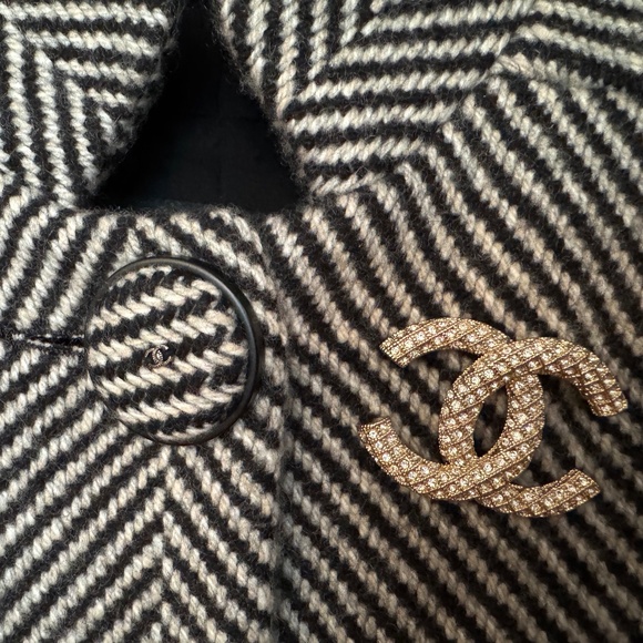 Super Rare Classic Chanel CC Logo Large Crystal Embellished Gold Brooch - Picture 3 of 3